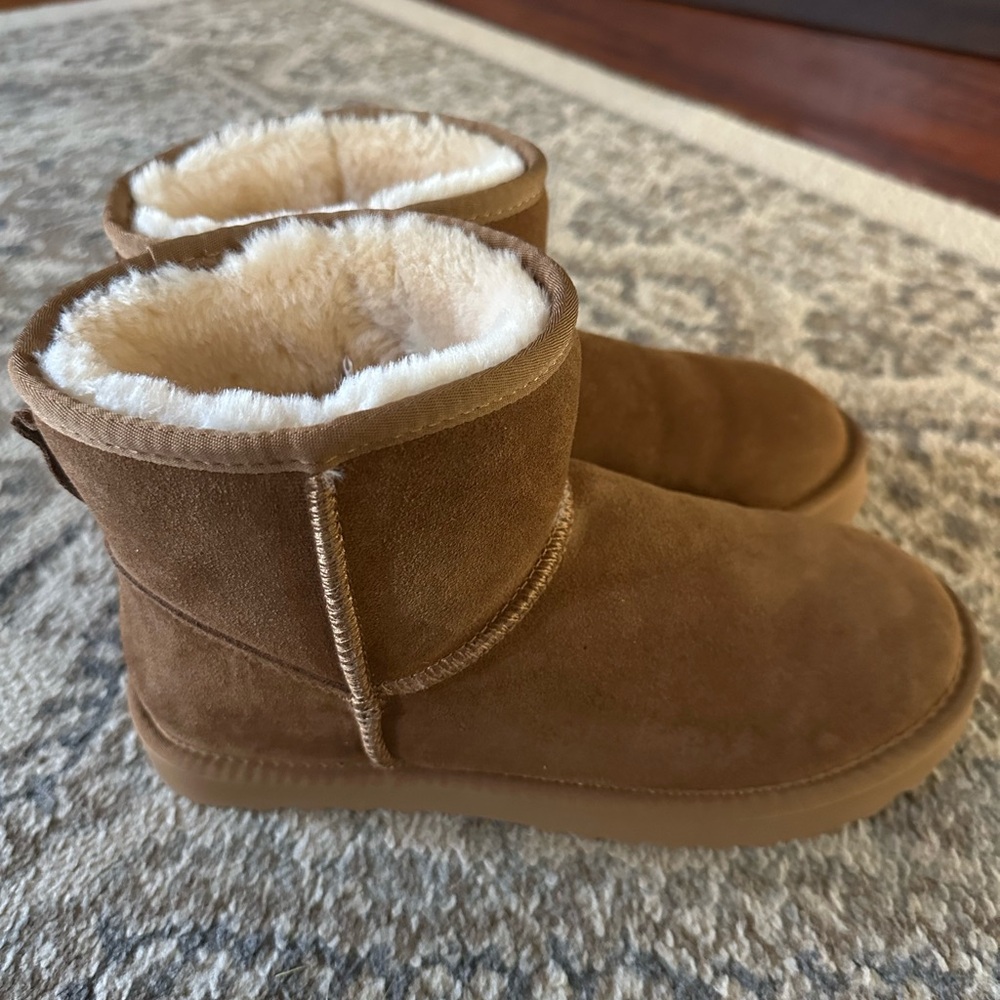 Women’s Mini Boots